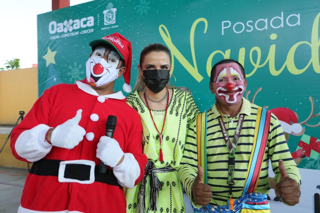 Celebra DIF Estatal Oaxaca a las y los niños de San Miguel Tlacamama con la última posada del 2021