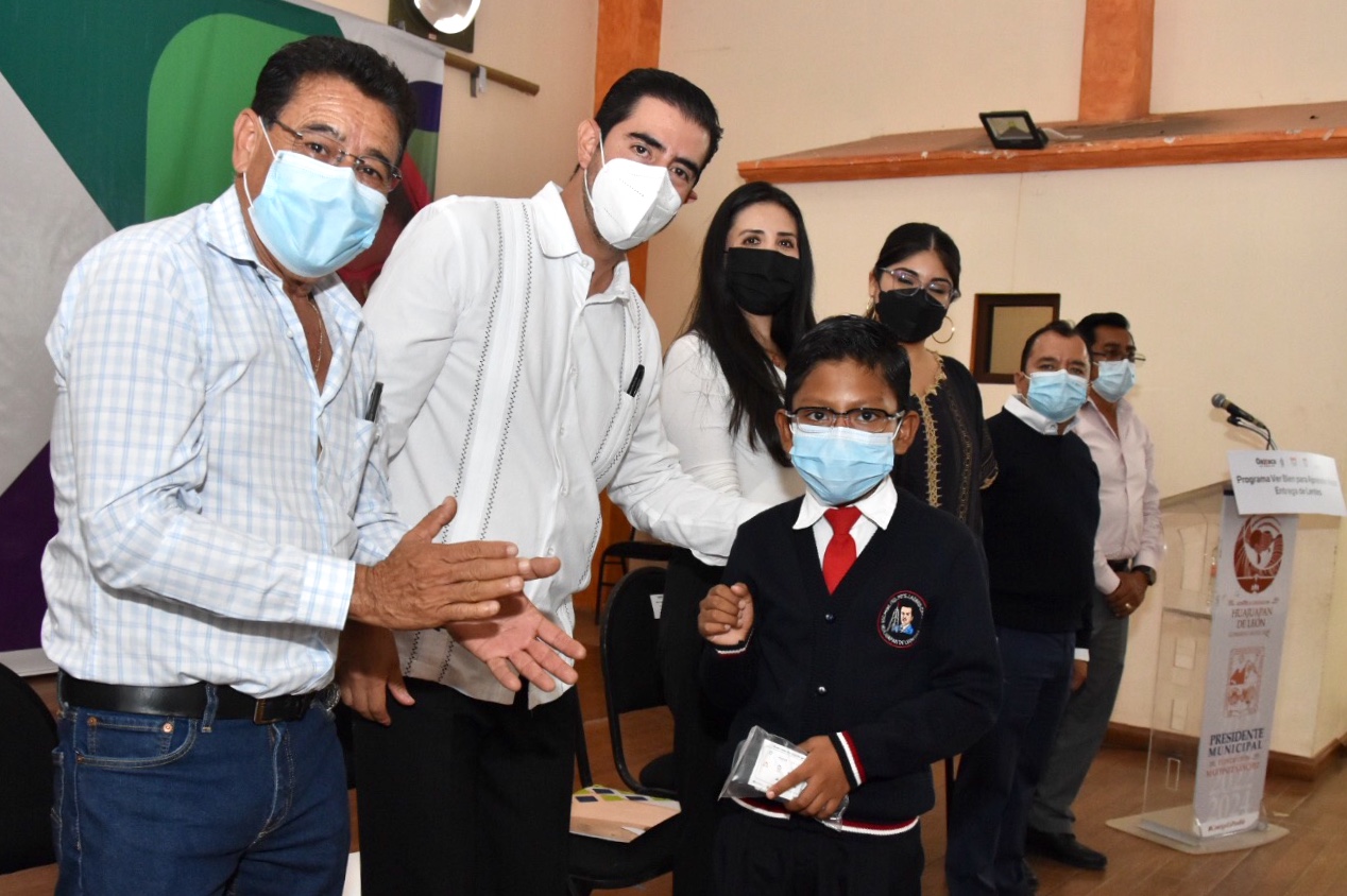 Inician IEEPO y Fundación Ver Bien para Aprender Mejor A.C. entrega de mil 545 lentes para alumnos de la Mixteca, Costa y Cuenca