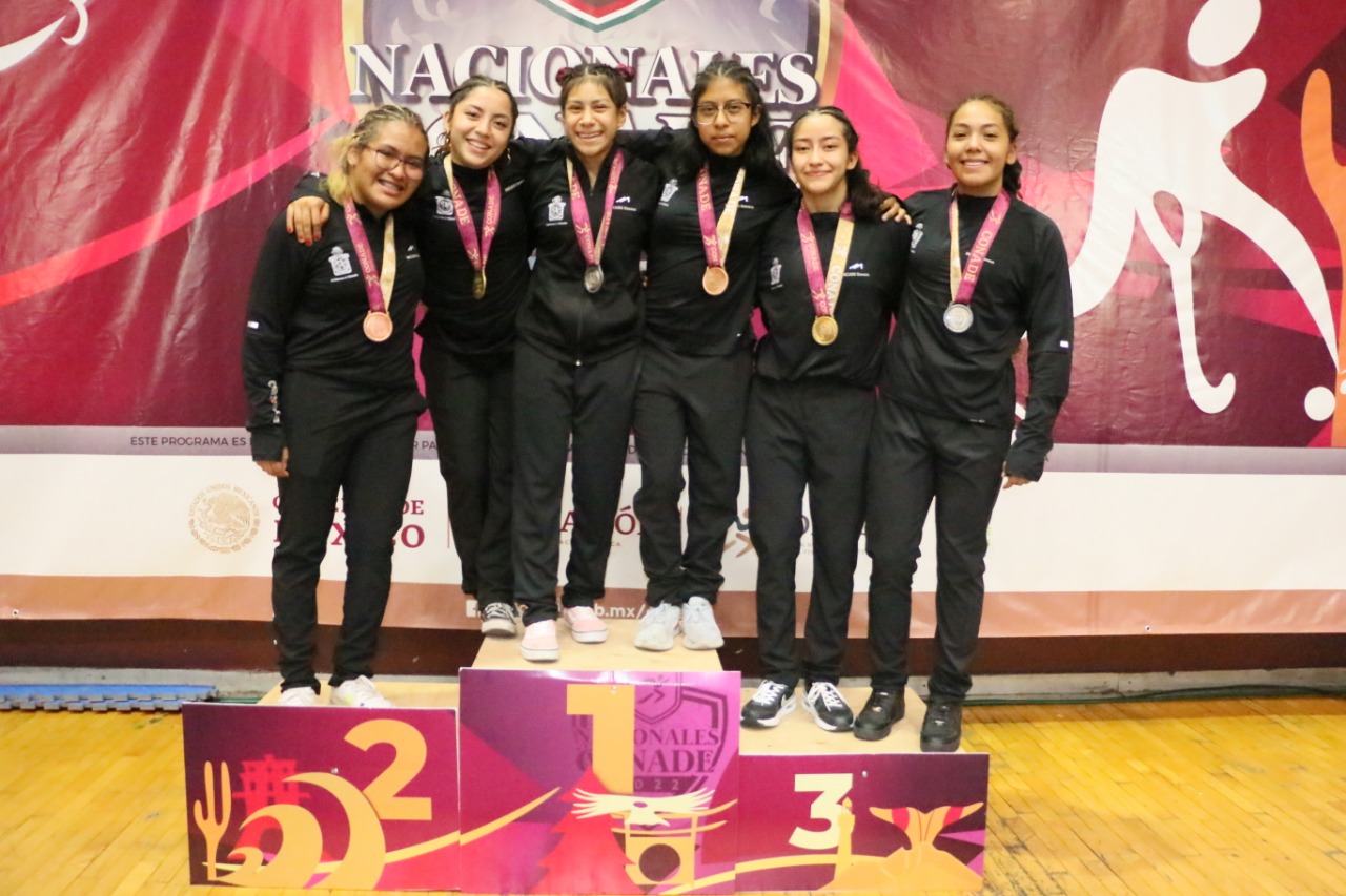 Nutrida cosecha de medallas para la selección femenil oaxaqueña de luchas asociadas