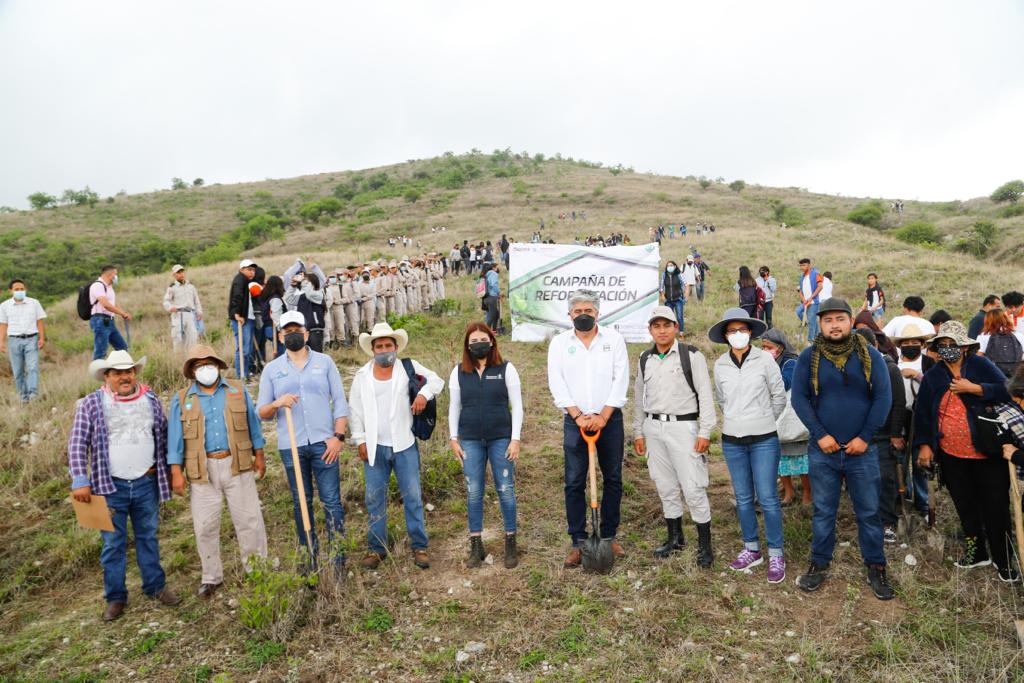 Conmemora Semaedeso el Día de la Riqueza Natural con reforestación