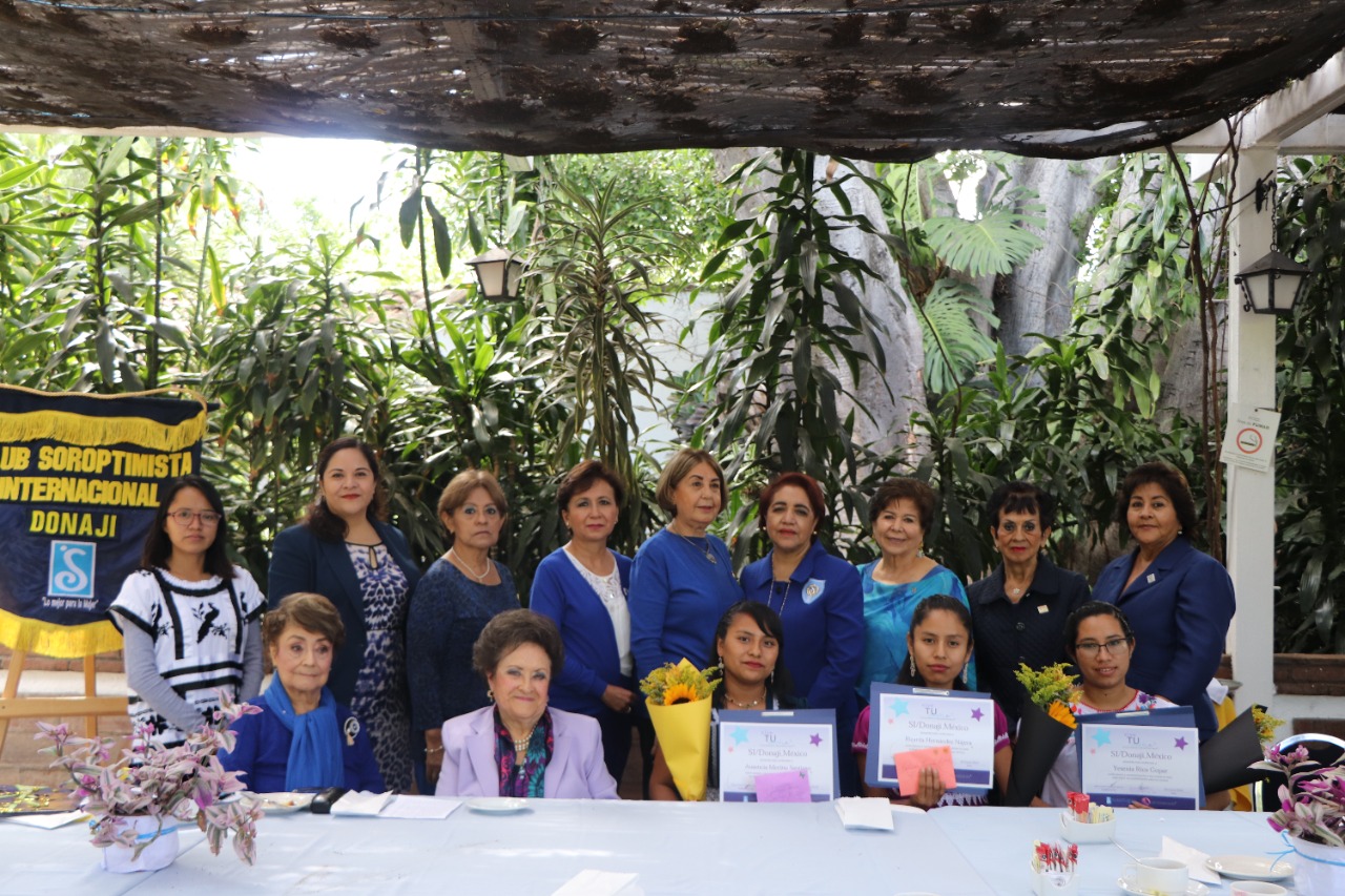 Premian con beca estudiantil a jóvenes de comunidades originarias: UTSSO