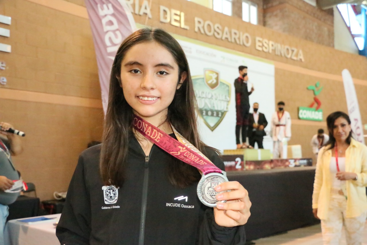 Camila Oyos le da a Oaxaca la medalla de plata  en combate de taekwondo