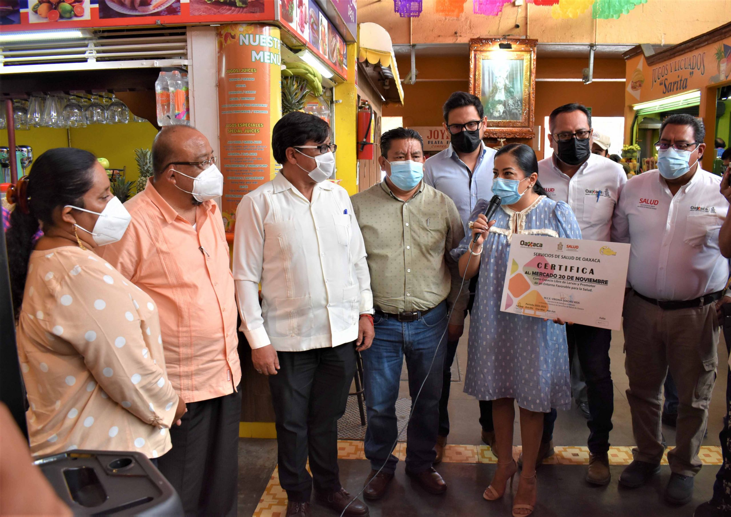 Entrega SSO certificado “Espacio libre de larvas”  al mercado 20 de Noviembre