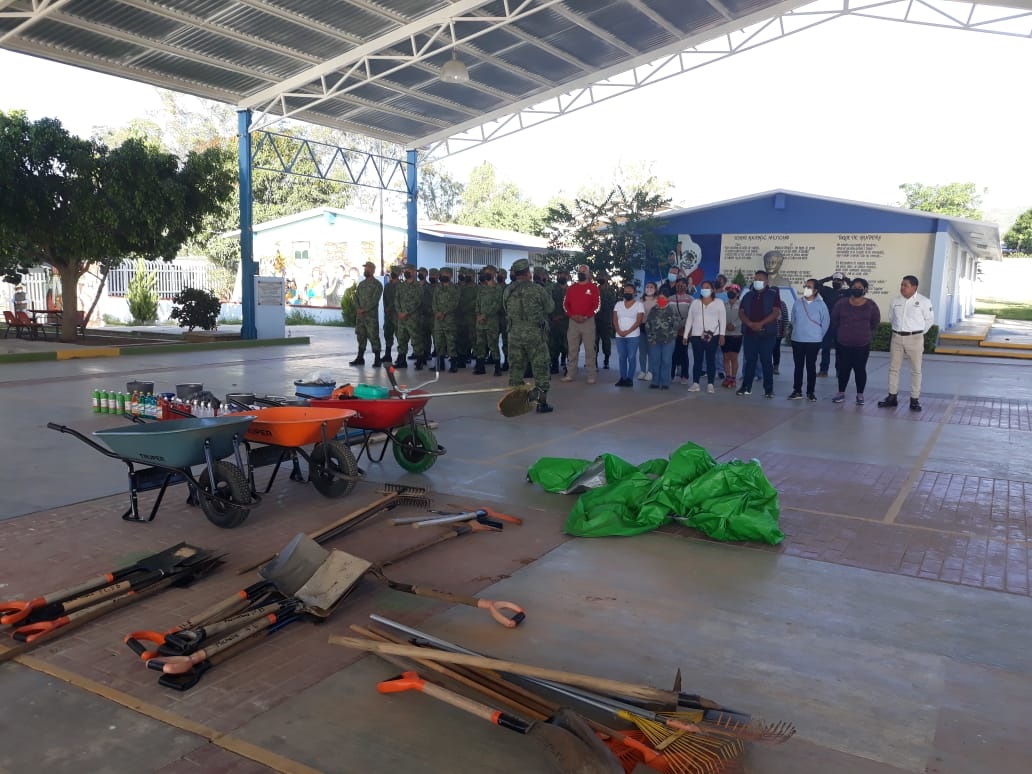 Continúa el IEEPO actividades de mejoramiento y mantenimiento en escuelas públicas