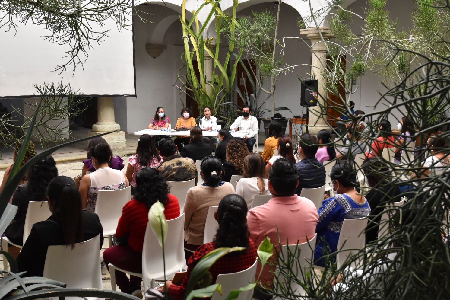 Presenta IEEPO Manual para la atención frente a la portación y uso de drogas y armas en instituciones de educación básica