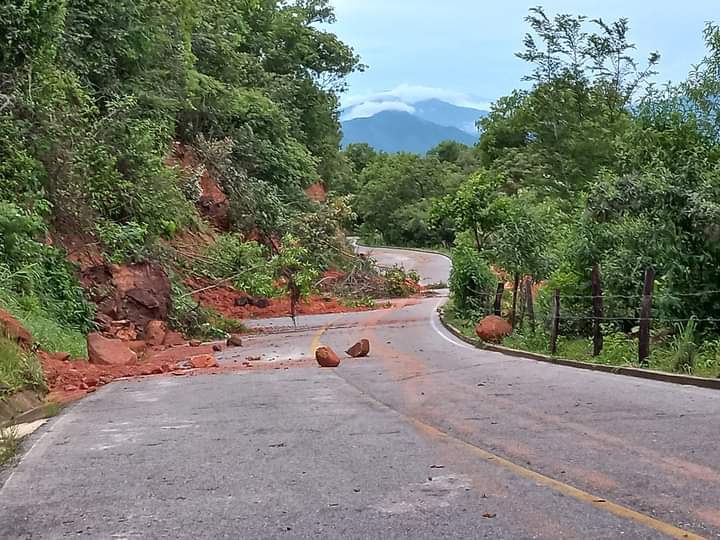 Atienden unidades municipales y delegaciones regionales de Protección Civil afectaciones por lluvias