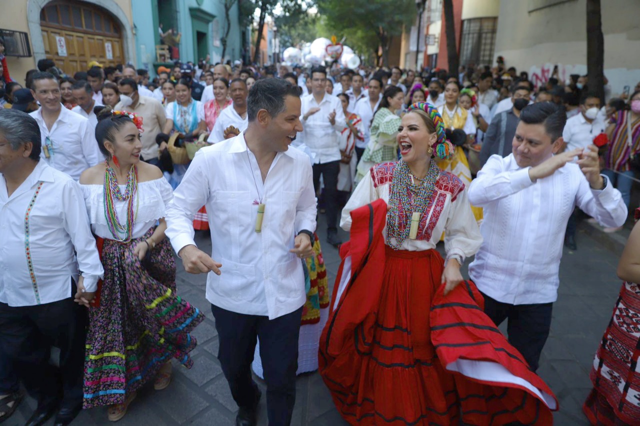 Nuevamente Oaxaca mostró al mundo su máximo esplendor, en el segundo desfile de delegaciones