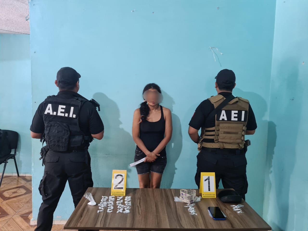 Tras cateo en Jamiltepec, FGEO asegura dosis de droga y logra detención de una persona