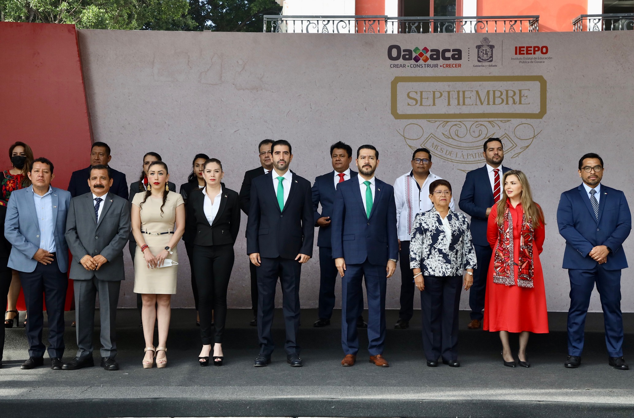 Educación, instrumento indispensable para generar el desarrollo humano: IEEPO