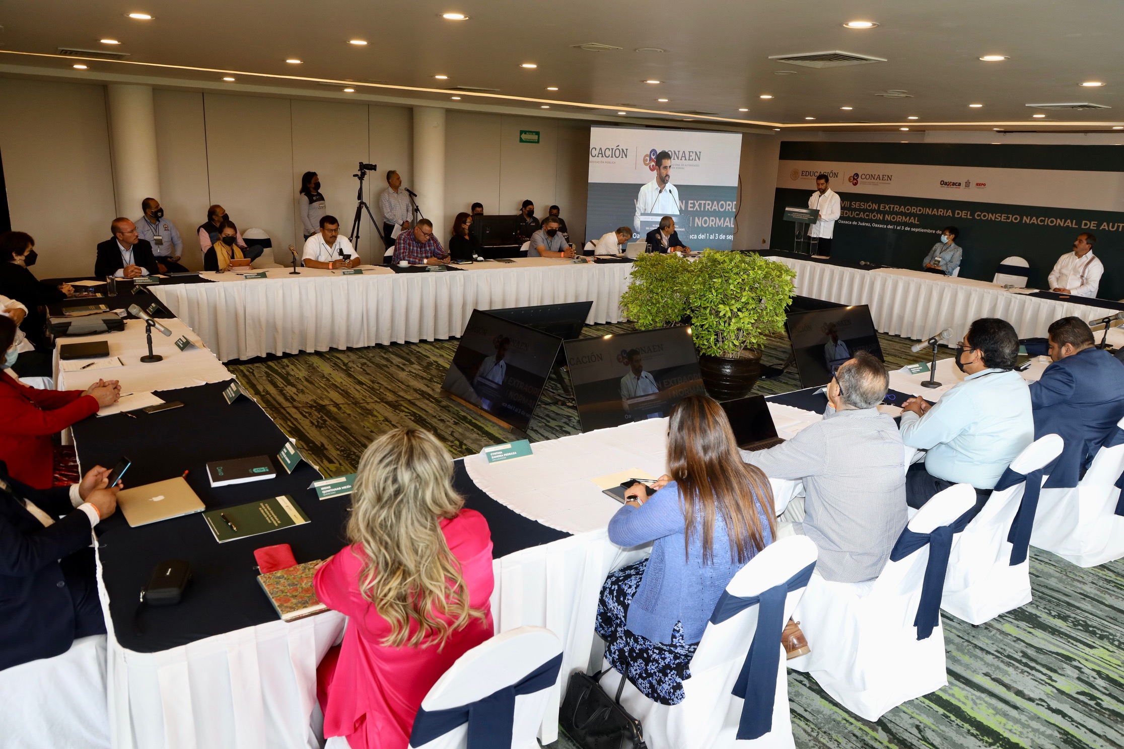 Sesiona en Oaxaca el Consejo Nacional de Autoridades de Educación Normal