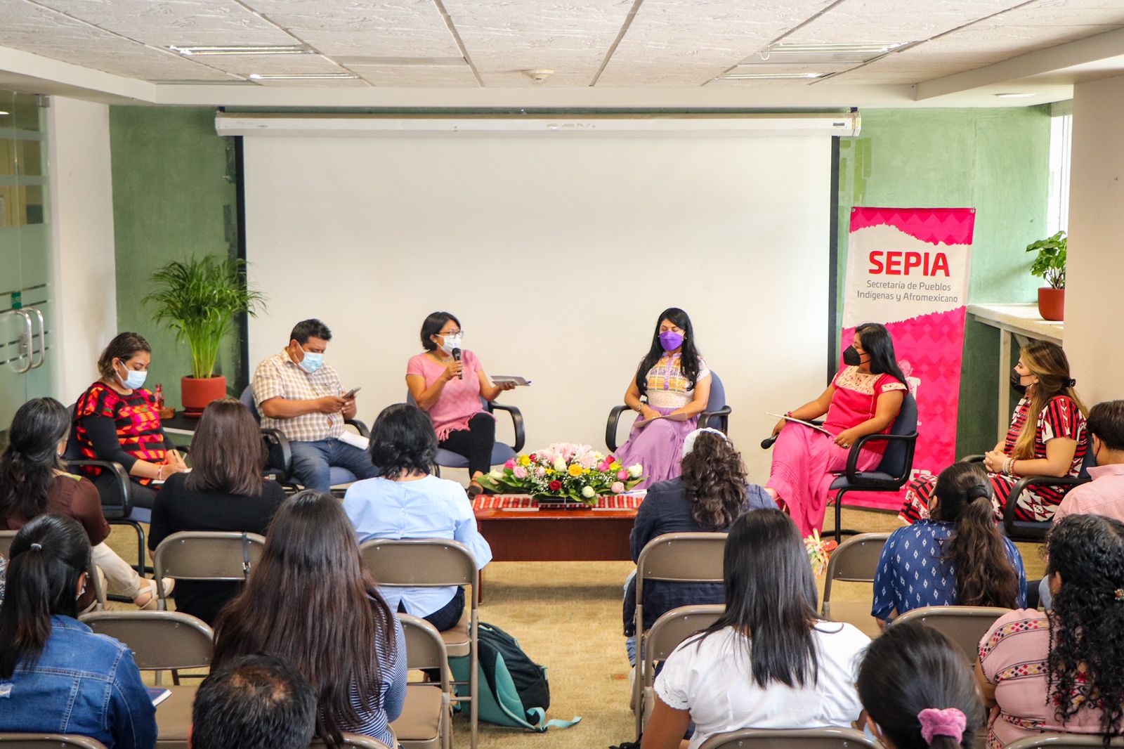 Encabeza Sepia mesa de análisis “Participación Política de la Mujer en elecciones de Sistemas Normativos Indígenas”