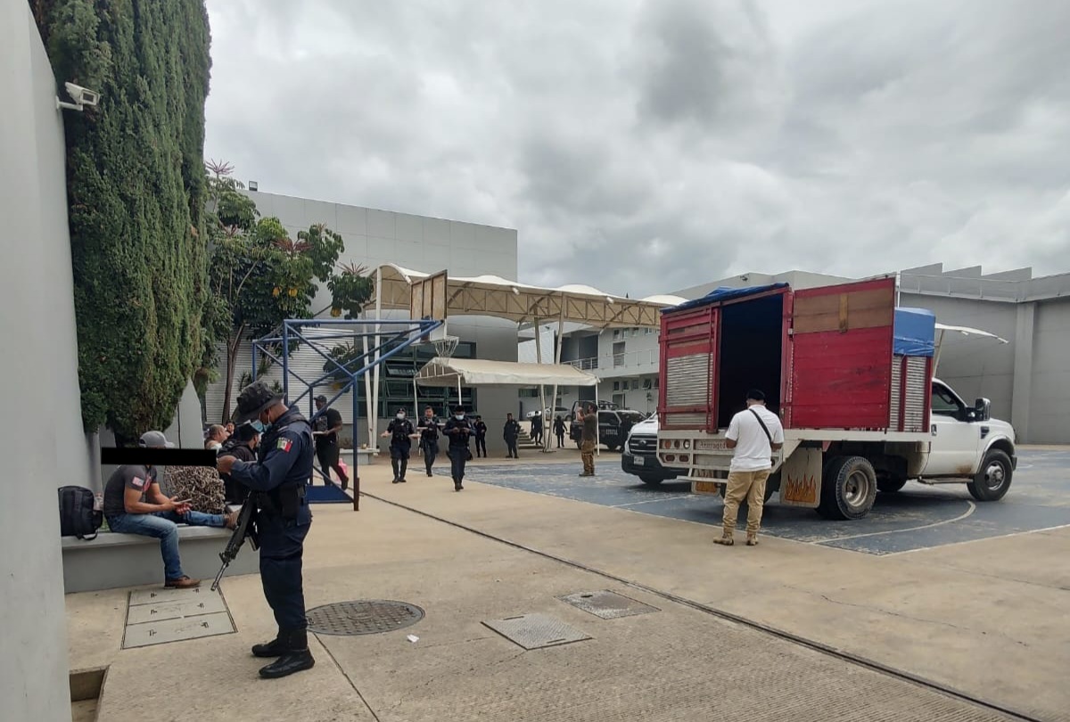 Rescata Policía Estatal de Oaxaca a 23 migrantes y detiene a dos personas en Santa María Coyotepec