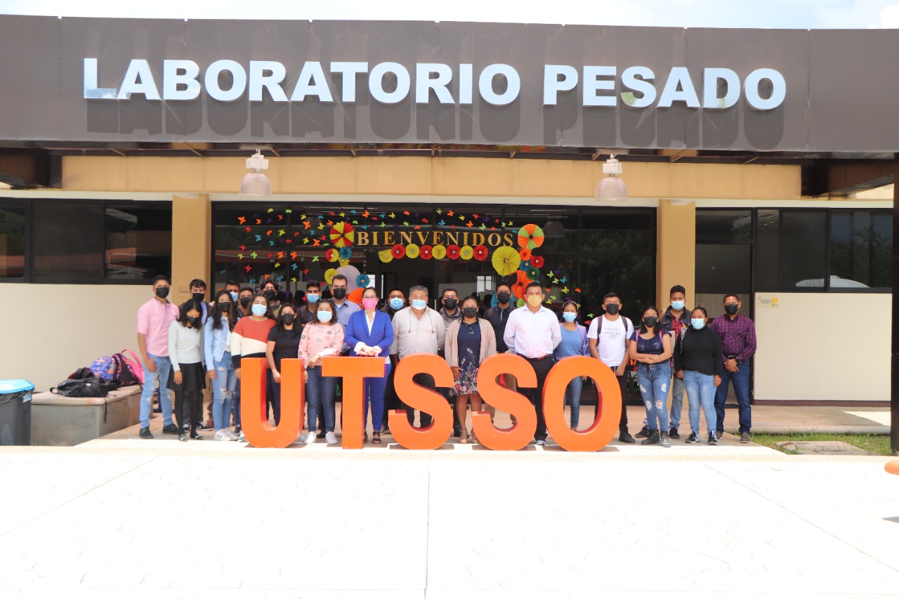 Fortalece UTSSO el desarrollo profesional de su comunidad universitaria