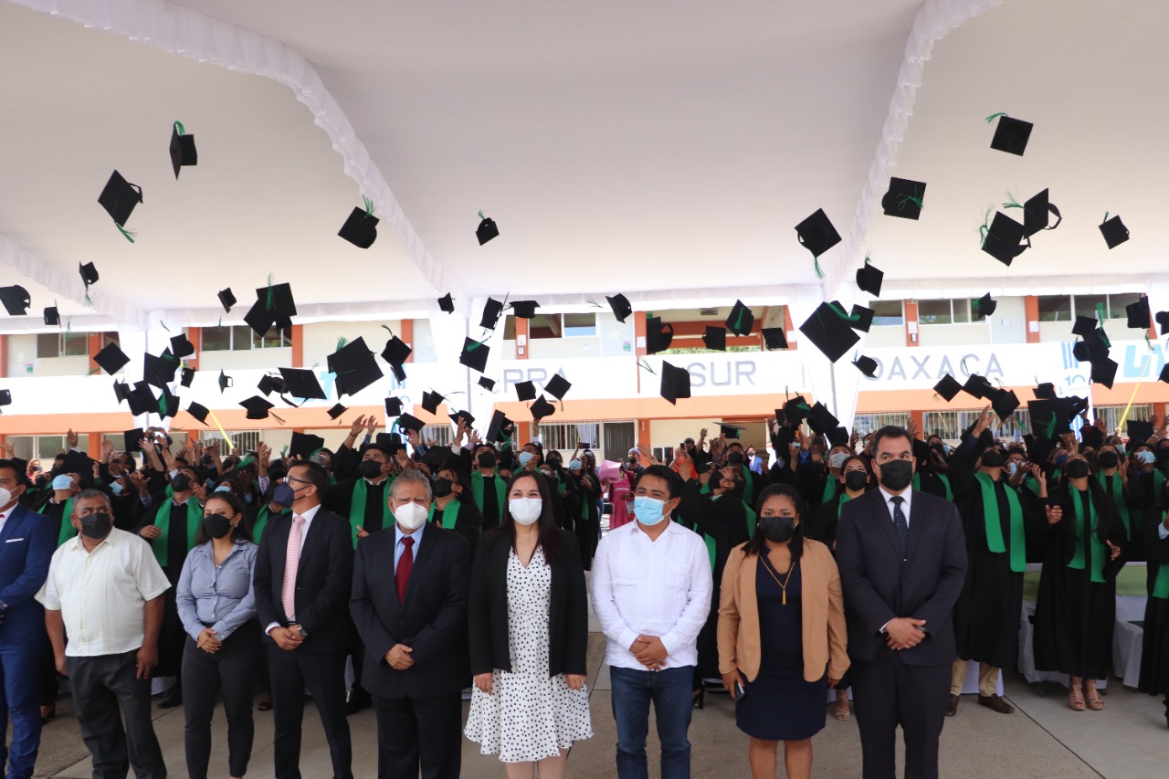 En el marco de su décimo aniversario, realiza la UTSSO emotiva ceremonia de graduación “Adelfo Regino Montes”