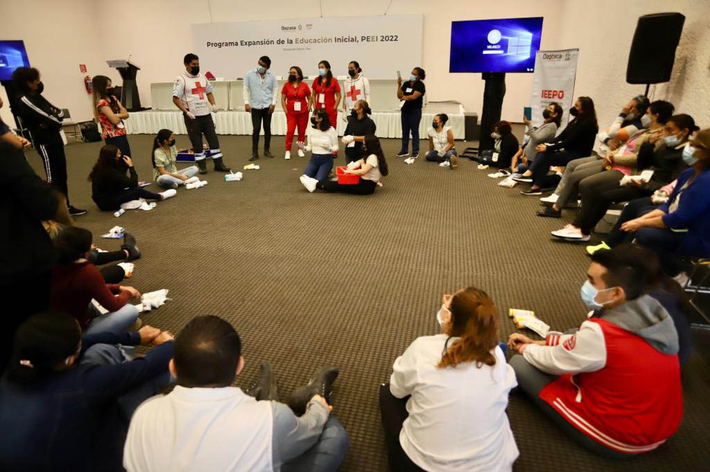 Imparte Cruz Roja Mexicana taller a personal de Centros de Atención Infantil del IEEPO