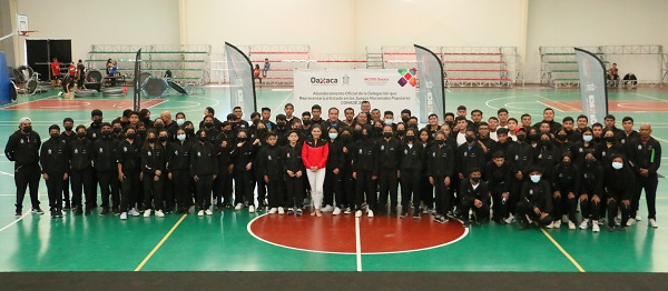 La selección estatal de Juegos Nacionales Populares es abanderada por la titular del Incude Oaxaca