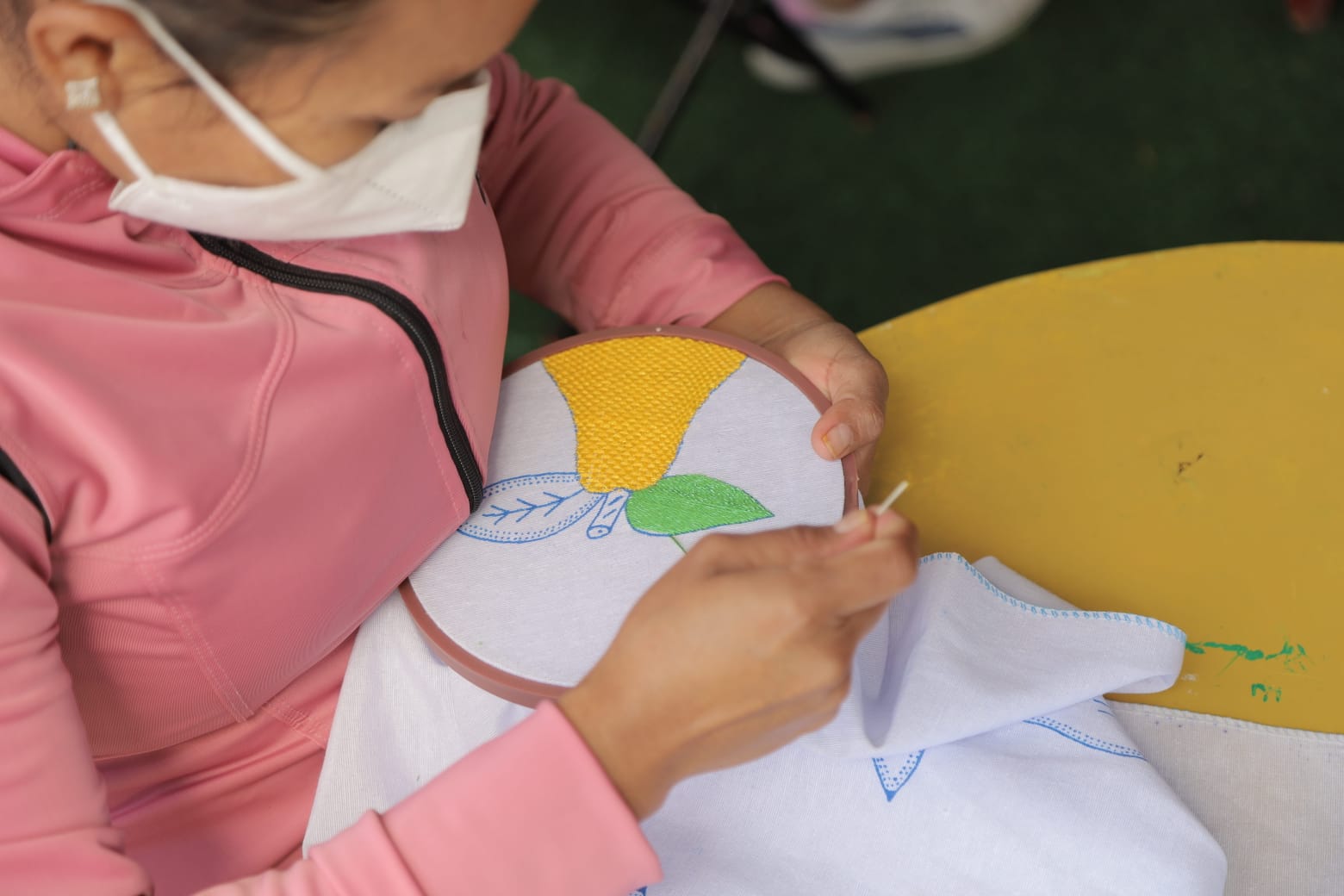 Taller de Tejido y Bordado en el CAPCE, una opción relajante para la ciudadanía