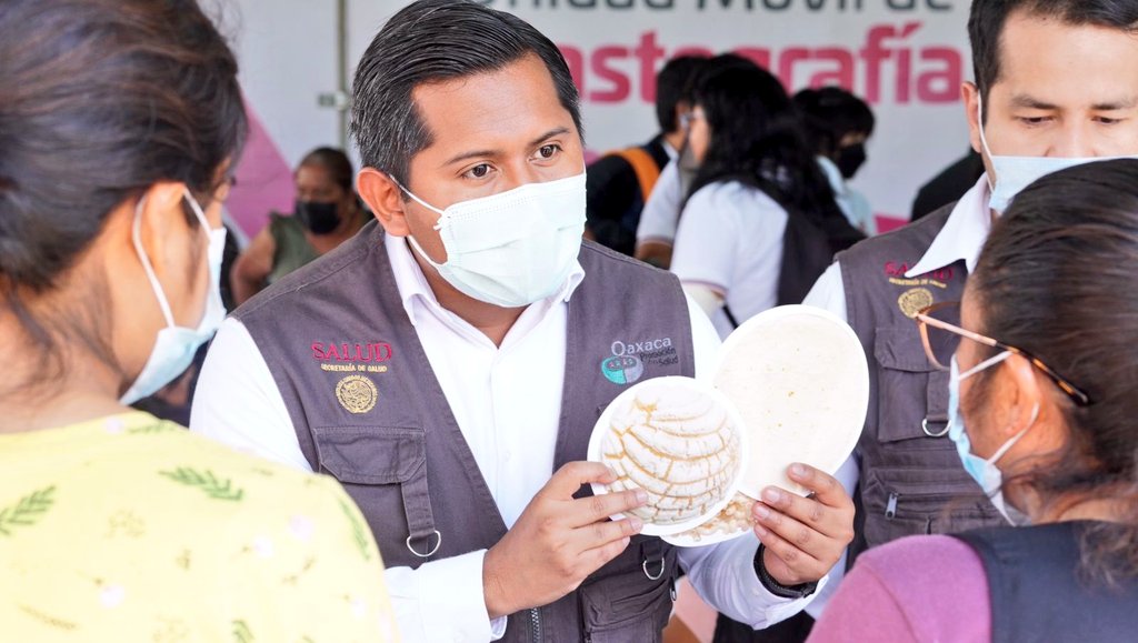 Acercan los SSO servicios a habitantes de Santa María del Tule