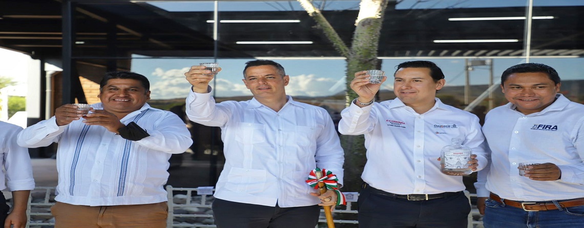 Entrega Alejandro Murat el Centro de Innovación Mezcal Oaxaca, un legado para el sector productor de esta bebida tradicional