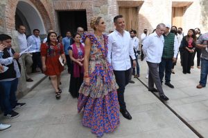 Alejandro Murat Hinojosa e Ivette Morán de Murat entregan Escuela de Gastronomía de la UTVCO