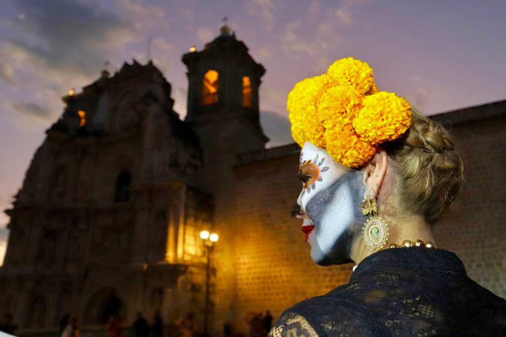 Oaxaca vive nuevamente sus magníficas e inigualables fiestas de “Día de Muertos”, entre música, colores y sabores que nos identifican: IMM 