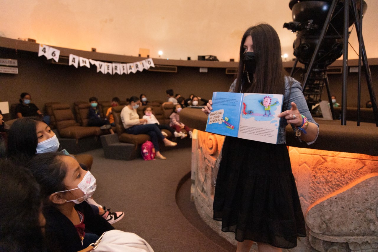 Niñez oaxaqueña disfruta del Taller de Memo Plastilina en el Planetario