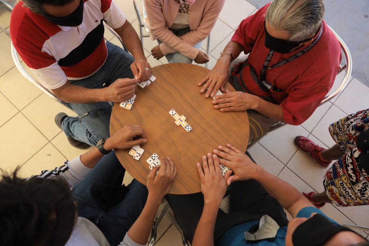 Sensibiliza Secretaría de Administración con Torneo de Dominó a Ciegas