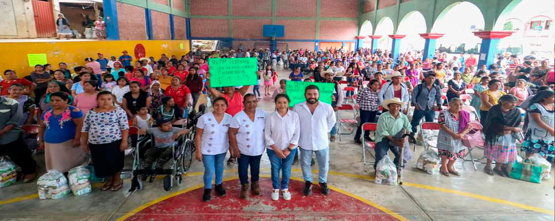  Cumple DIF Oaxaca con su compromiso: entregar apoyos en comunidades marginadas; regresa a la Sierra de Flores Magón
