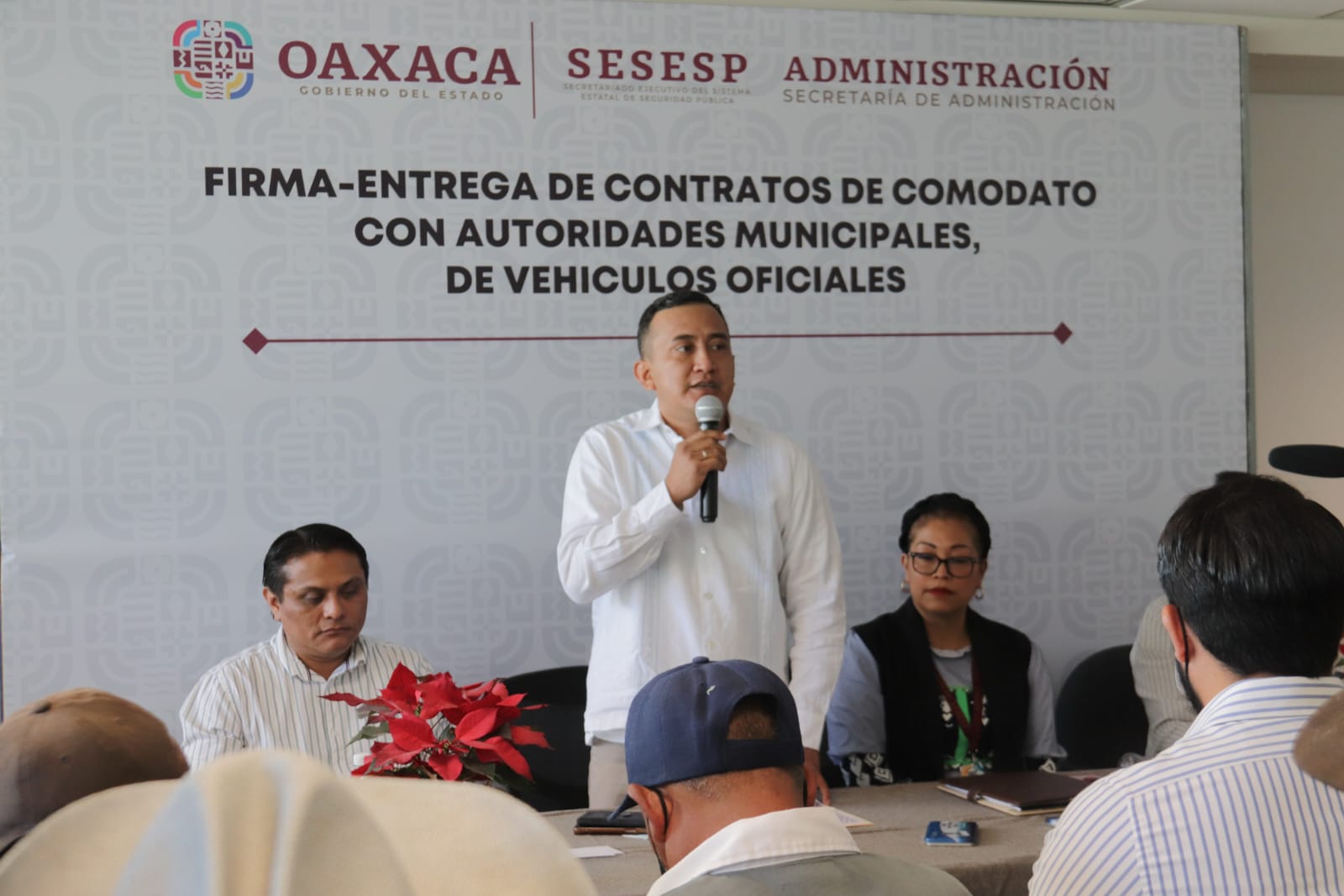 Firma Secretaría de Administración comodatos de vehículos con autoridades municipales