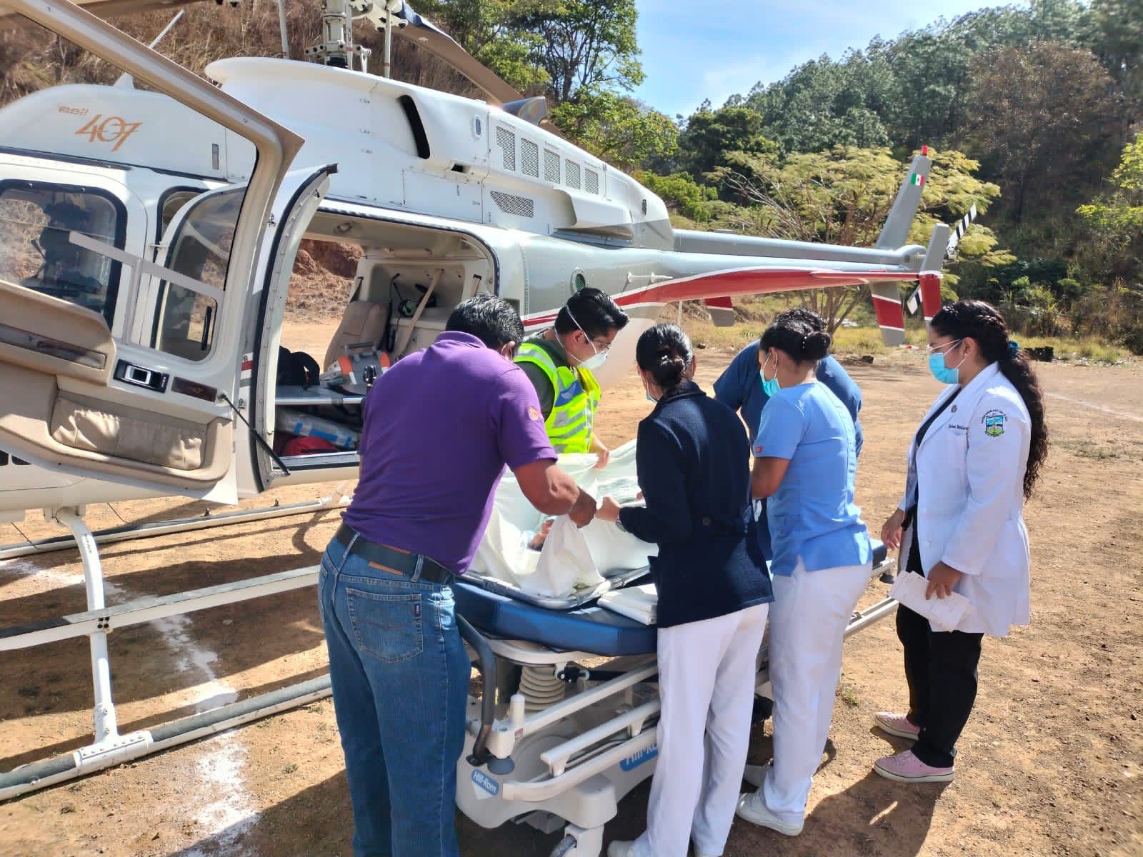 Helicóptero del Gobierno del Estado traslada a joven mujer con embarazo de alto riesgo