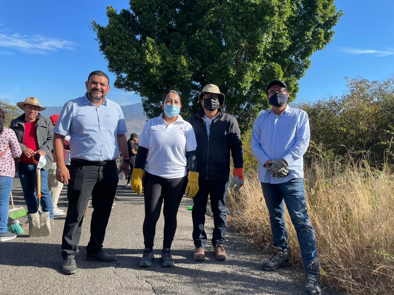 Coordina Gobierno de Oaxaca tequio de limpieza en la carretera a Monte Albán