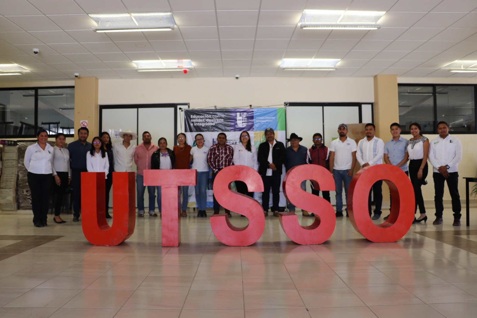 Empresarios mezcaleros y UTSSO se comprometen a impulsar la cadena maguey- mezcal