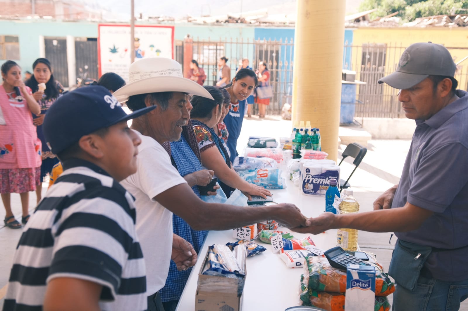 Caravanas Bienestar brindan 270 servicios en Magdalena Teitipac