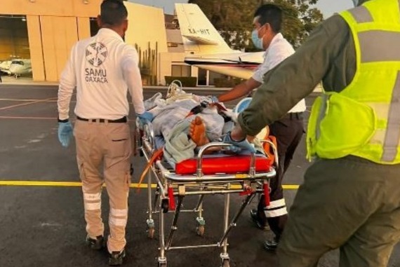 Realiza Gobierno del Estado traslado aéreo de paciente de Pochutla a la capital oaxaqueña