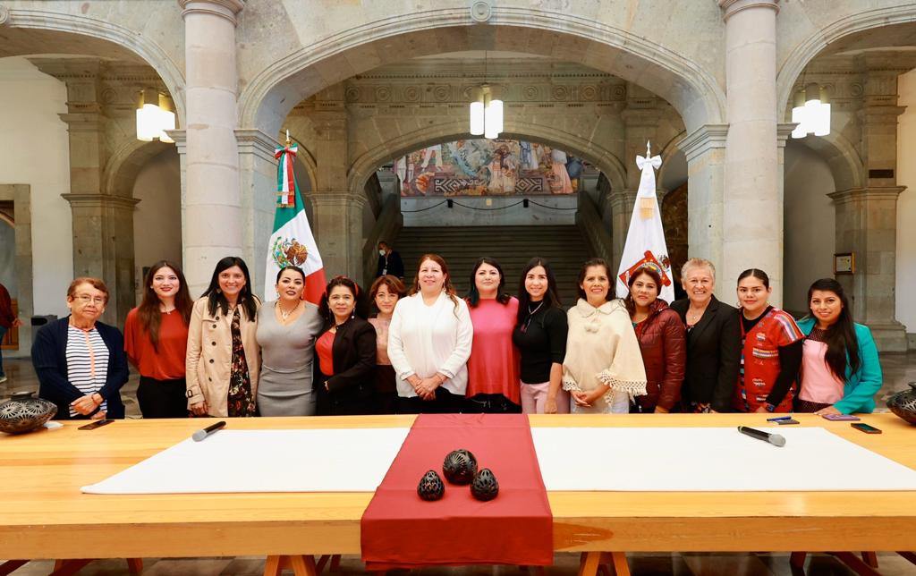 Gabinete en pleno asiste a capacitación sobre igualdad de género para garantizar los derechos de las oaxaqueñas