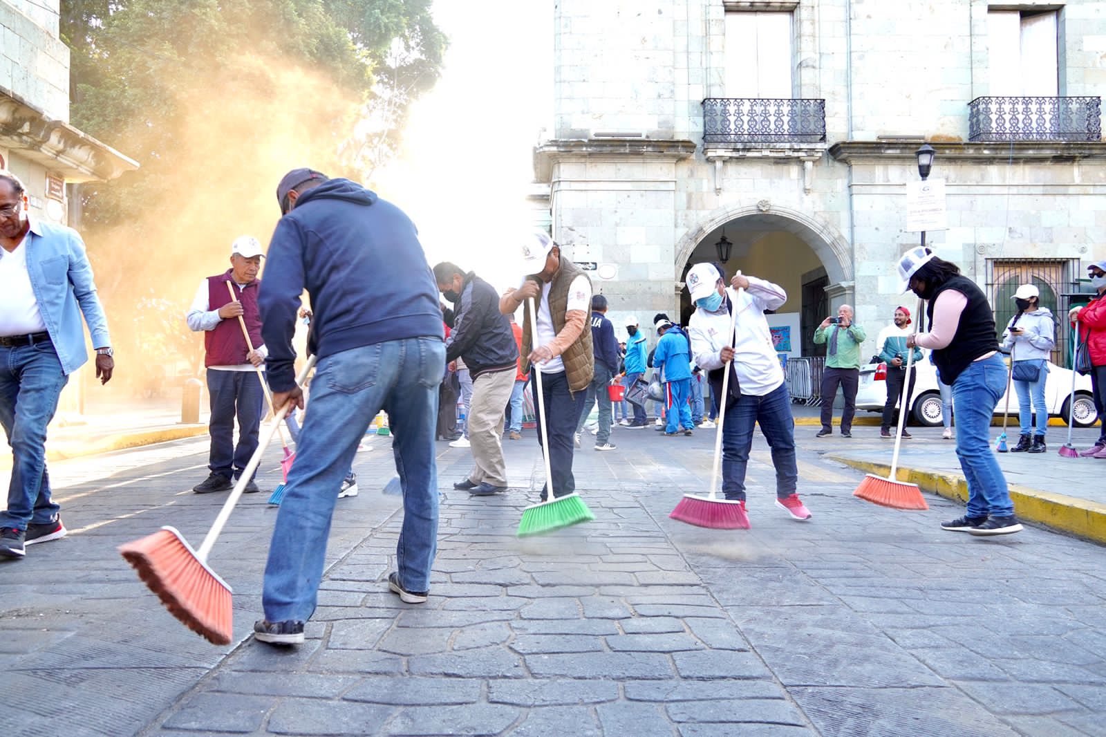  Embellecen el Centro Histórico de Oaxaca durante el Tequio Bienestar