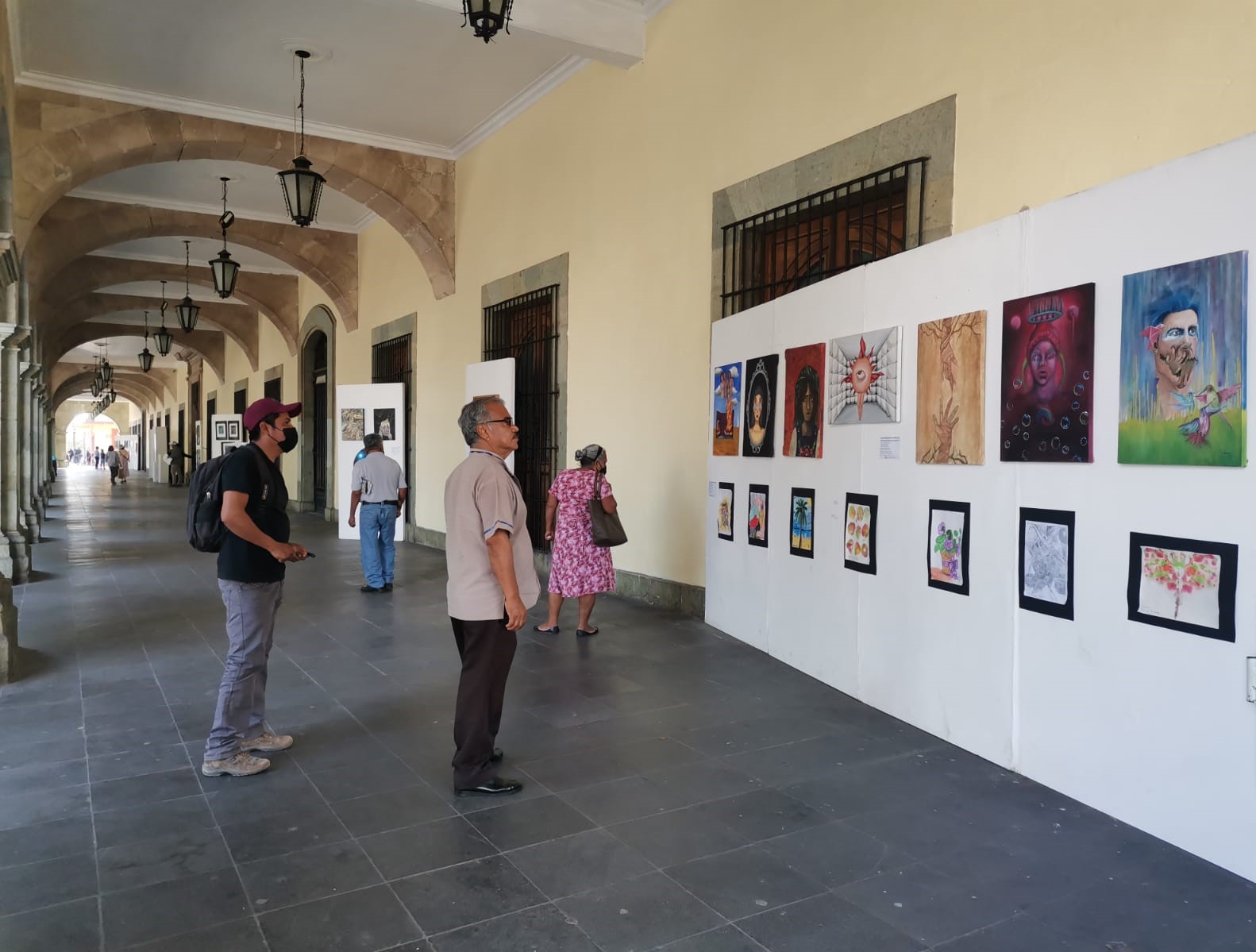  Llegan al corredor de Palacio de Gobierno obras de los talleres comunitarios del Taller Rufino Tamayo