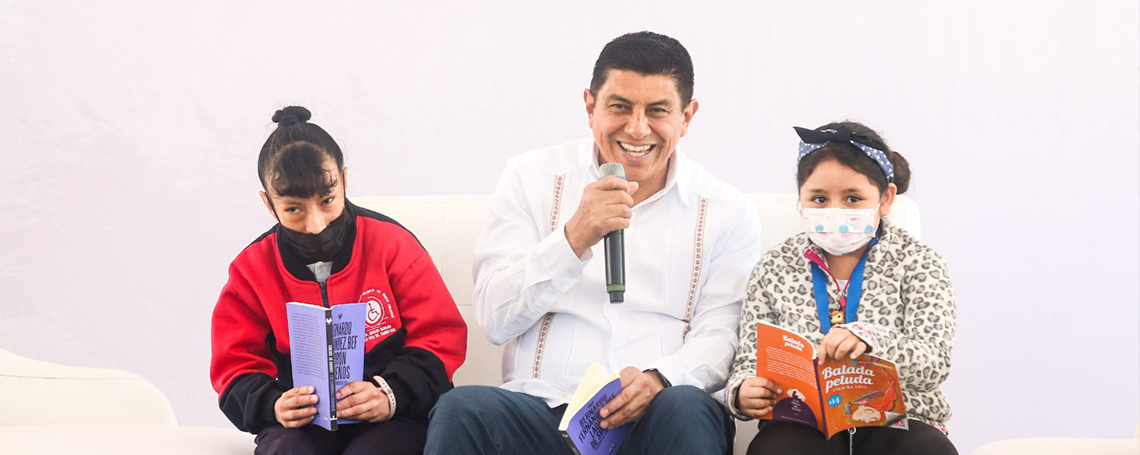 Lleva Gobernador de Oaxaca magia y lectura a niñas y niños de Santa Lucía