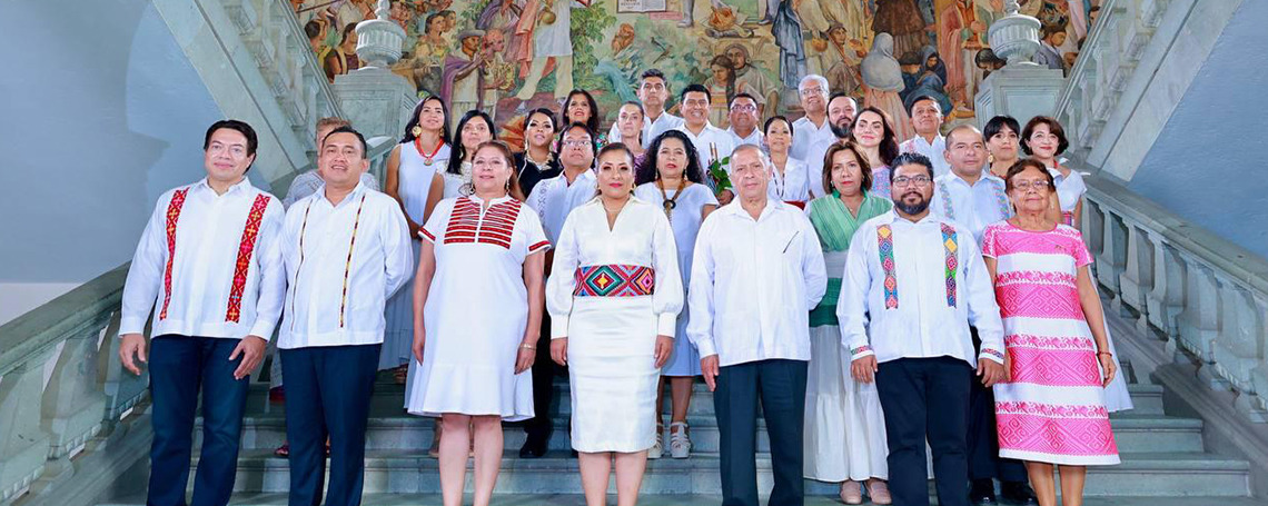 Gobernador de Oaxaca, Salomón Jara toma protesta a titulares del Gabinete Legal