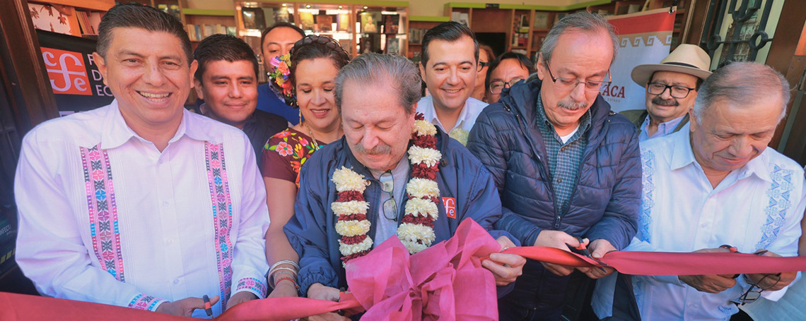 Reaperturan Gobernador del Estado y Paco Ignacio Taibo II la Librería EDUCAL-FCE “Ricardo Flores Magón”