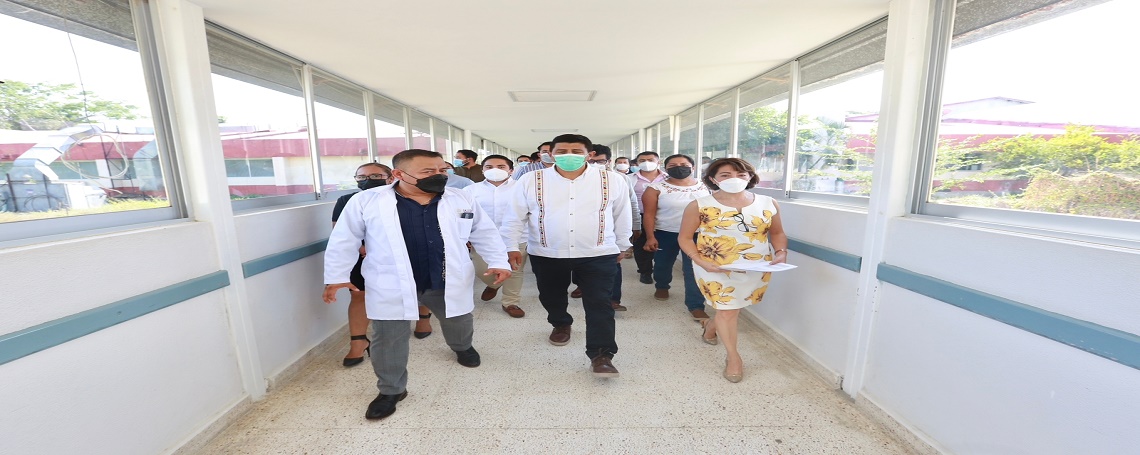 Recorre Gobernador Salomón Jara Hospital General de San Pedro Pochutla