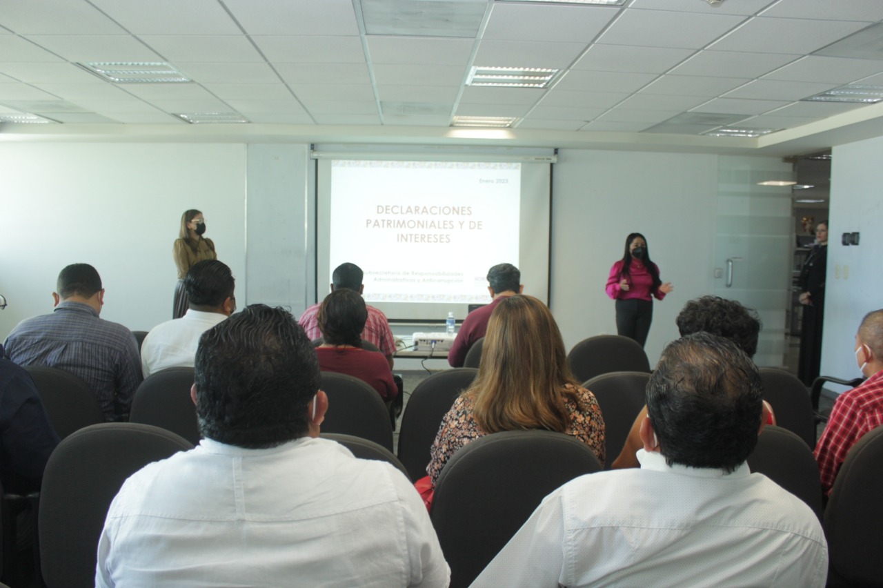 Capacitan a funcionariado del Gobierno estatal para que presenten su Declaración Patrimonial y de Intereses
