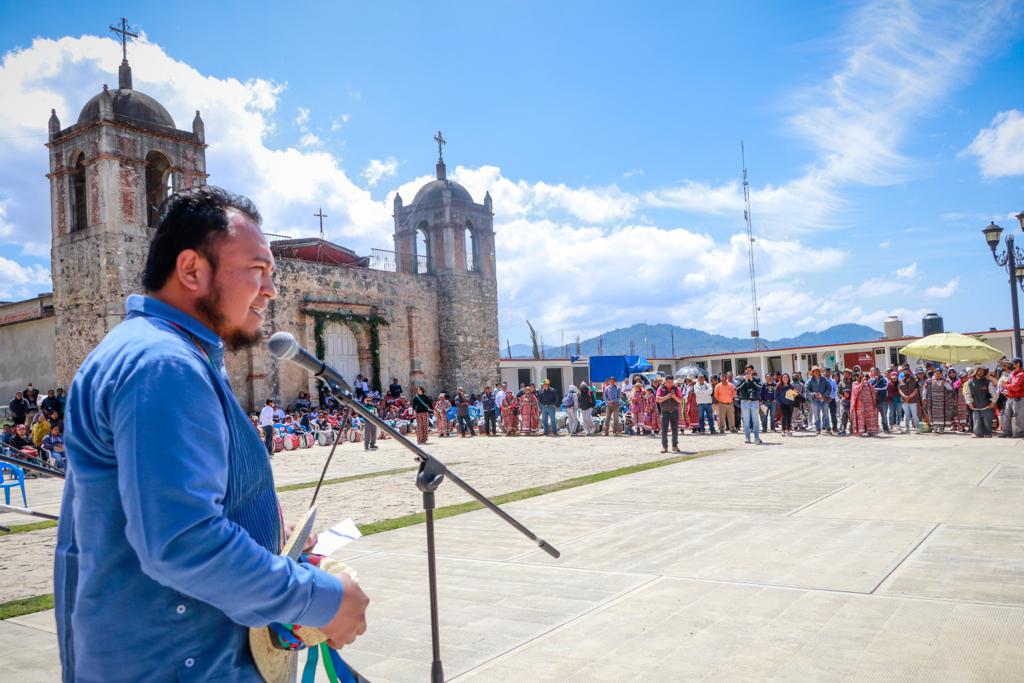 Entrega IEEPO apoyos para la transformación educativa en la zona Triqui y el distrito de Juxtlahuaca  