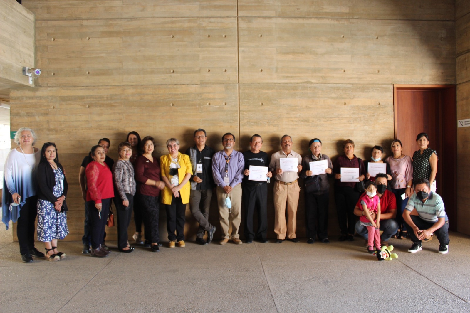 Reconocen a personal jubilado del AGEO en el Día del Archivista