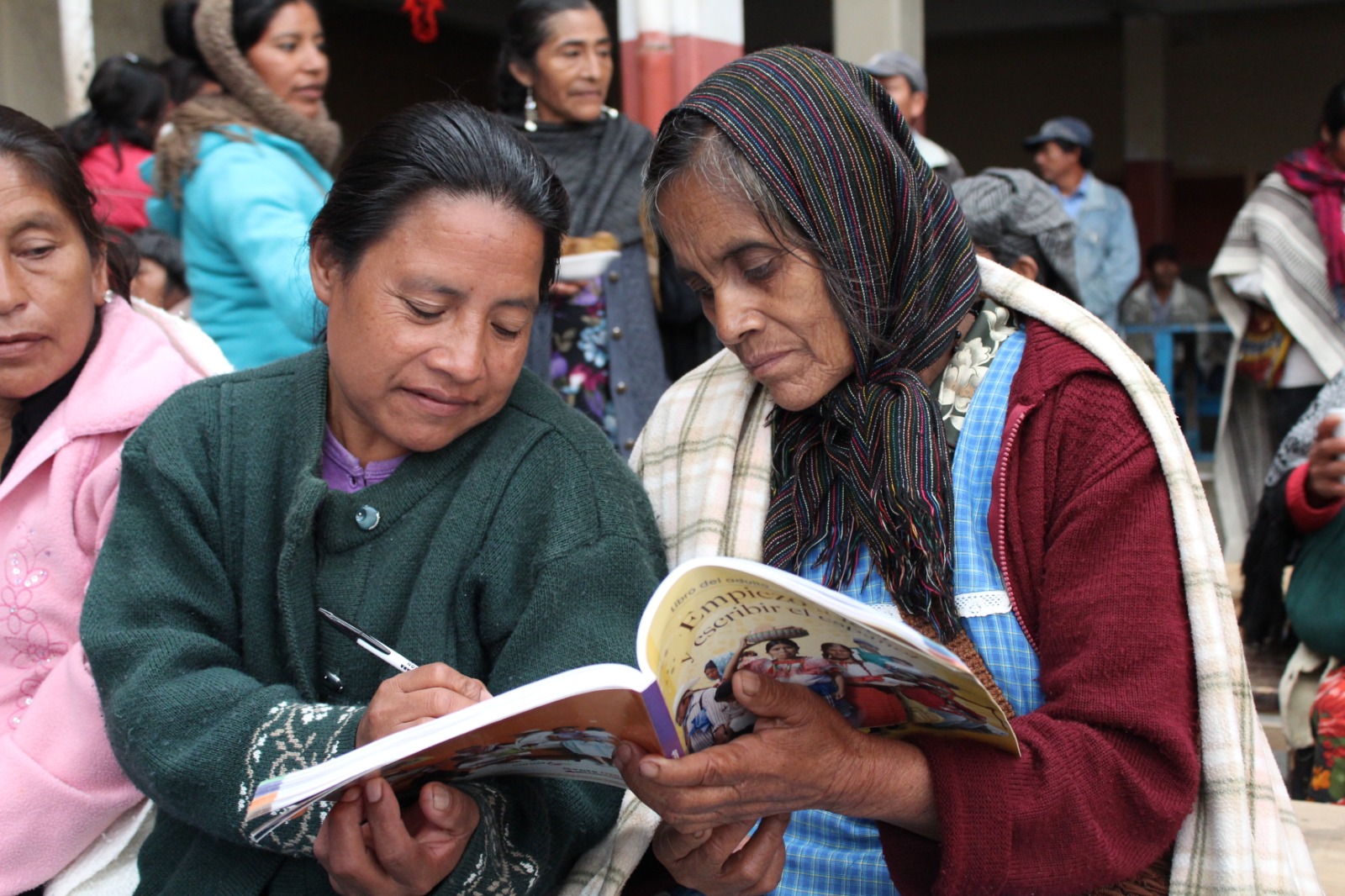 Avanza batalla contra el rezago educativo en mujeres oaxaqueñas