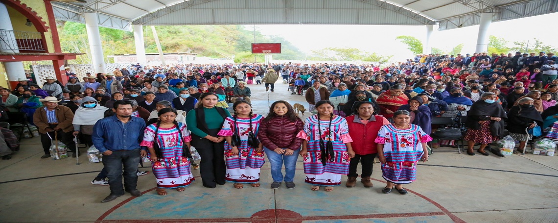 Entrega DIF Oaxaca dotaciones alimentarias a las familias de la Sierra Flores Magón