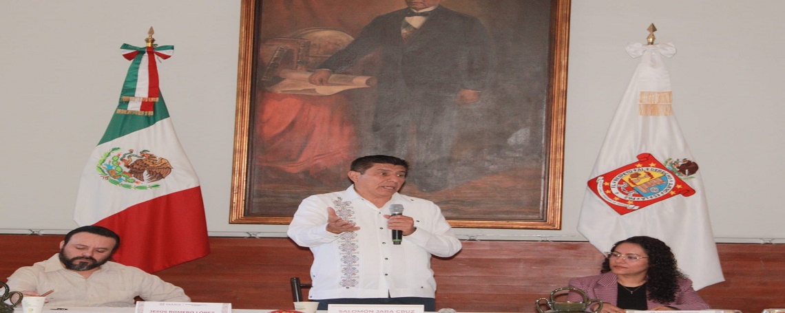 Entrega San Vicente Coatlán al Gobernador Salomón Jara su Carta de Intensión para la Paz y Reconciliación de los Pueblos Hermanos