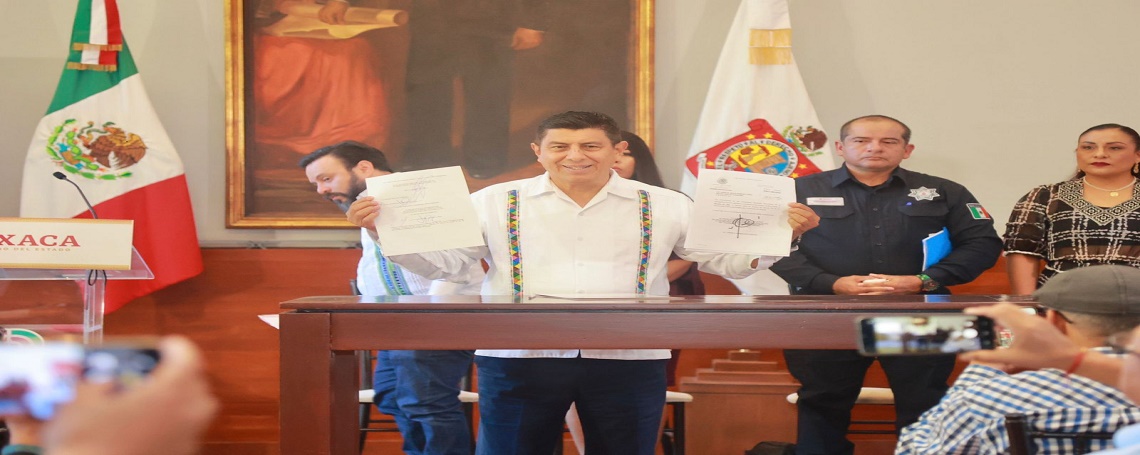 Firma Gobernador del Estado promulgación de la Ley de Revocación de Mandato en Oaxaca