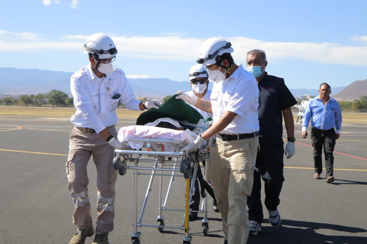 Realizan los SSO traslado aéreo de urgencia de dos menores de edad por quemaduras