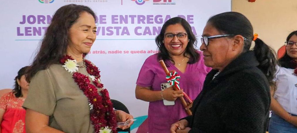 Personas adultas y adultas mayores de Valles Centrales mejoran su salud visual con lentes de vista cansada